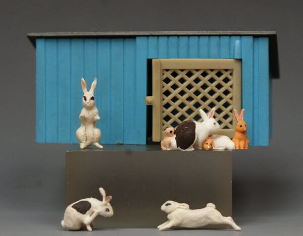 Britains Livestock Buildings: Rabbit Hutch with White Rabbits