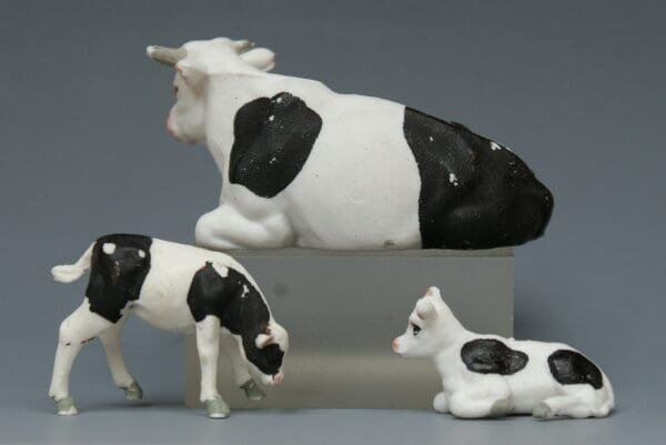 Britains Cow Lying and Herald Calves - Later Friesian Markings - Image 2