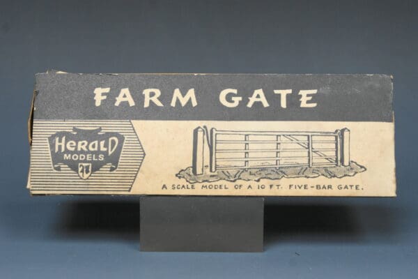 Herald Farm White Gate - Boxed (Manhattan)